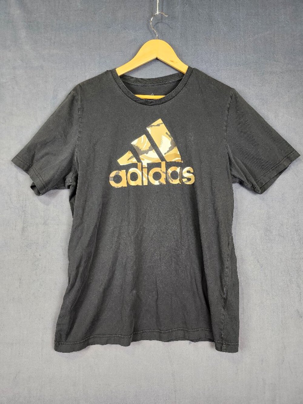 Adidas Short Sleeved Graphic Tee Black Brown Camo Size large